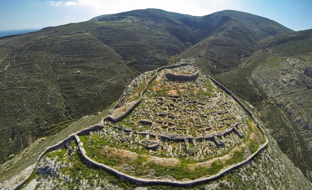 Η Ακρόπολη στο Καστρί στην Χαλανδριανή της Σύρου
